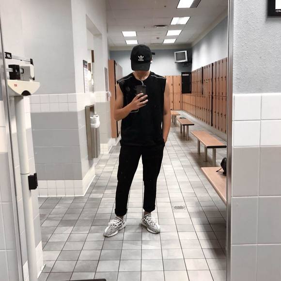 Meet your Posher, Khánh - Picture 1 of 1